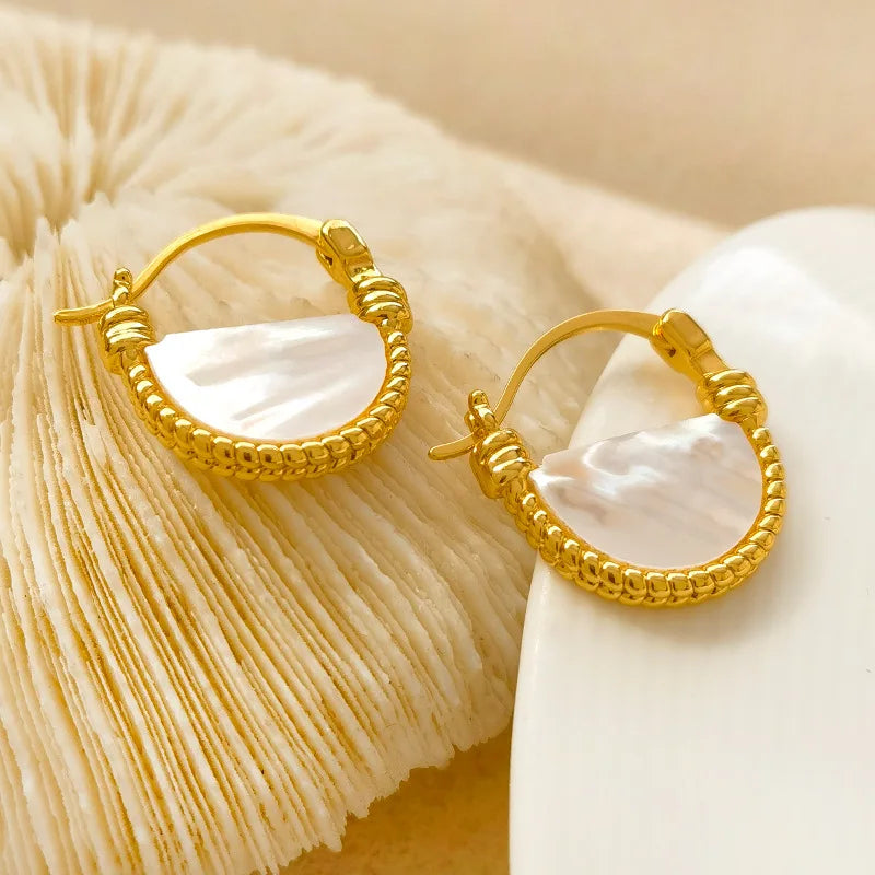 Retro Elegant Shell Earrings