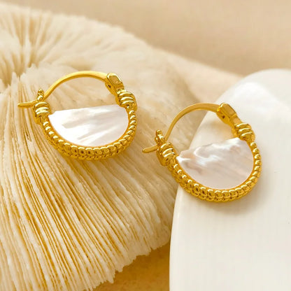 Retro Elegant Shell Earrings