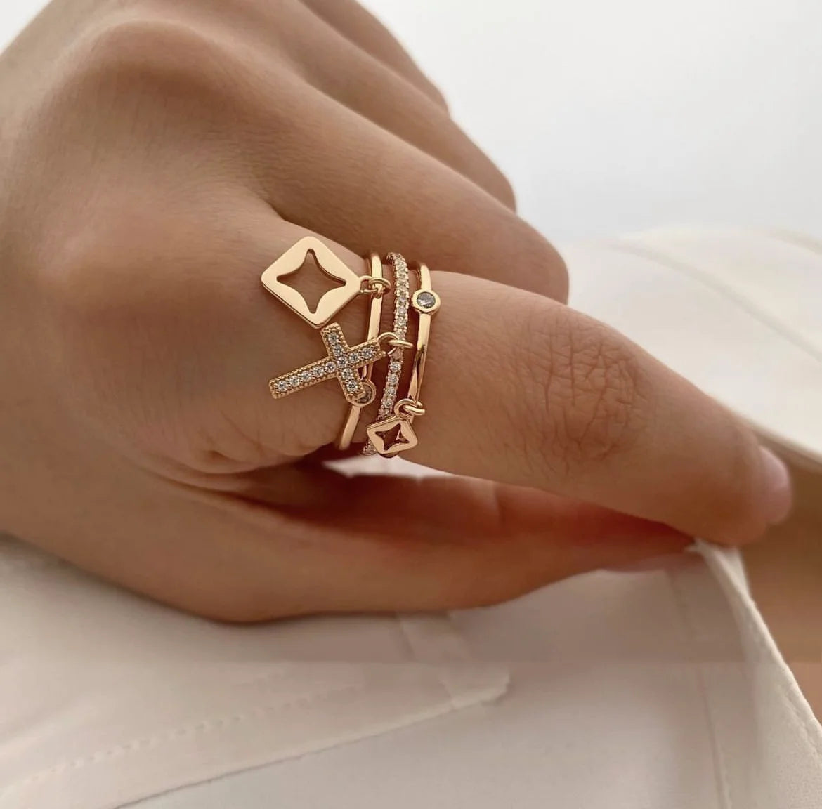 18k Cross Ring