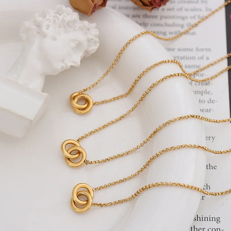 18k Interlocked Circle Necklace