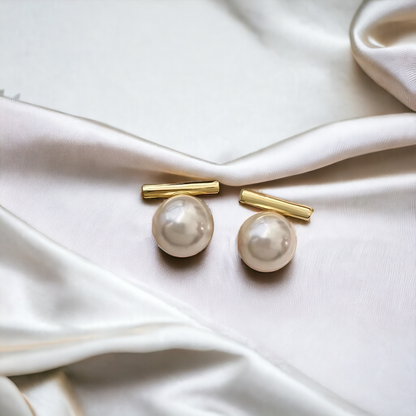 Minimal Pearl Earrings